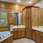 Arrowhead Lodge