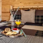 Hilltop Hideaway Cabin W Hot Tub & Pool Access