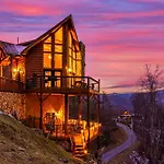 Hilltop Hideaway Cabin W Hot Tub & Pool Access