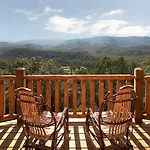 The 19Th Hole- Five-Bedroom Cabin