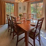 Scenic Vista- Four-Bedroom Cabin