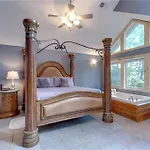 Smokey\'S Hideout - One Bedroom Cabin