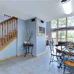 Smokey\'S Hideout - One Bedroom Cabin