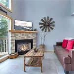 Smokey\'S Hideout - One Bedroom Cabin