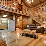 Little Bear Hideaway, 1 Bedroom, Hot Tub, Wifi, Sleeps 4