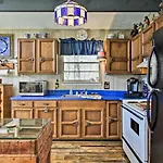 Quiet Cabin With Mountain Views About 3 Mi To Gatlinburg