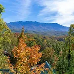 Breathtaking View Cabin With Game Room And Hot Tub!