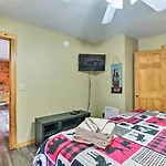 Gatlinburg Mountain Cabin With Grill And Pool Table!