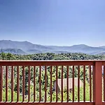 Mountain-View Gatlinburg Cabin With Private Hot Tub!