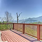 Mountain-View Gatlinburg Cabin With Private Hot Tub!