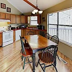 Roundette Cabin