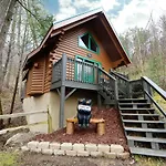 The Cuddle Hut Cabin