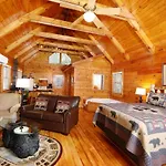 The Cuddle Hut Cabin