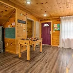 Studio Cabin With Loft And Hot Tub Less Than 5 Mi To Downtown!