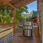 Log Inn, 5 Bed 3 Bath Group Cabin In Gatlinburg With Game Room And Hot Tub, Seasonal Resort Pool