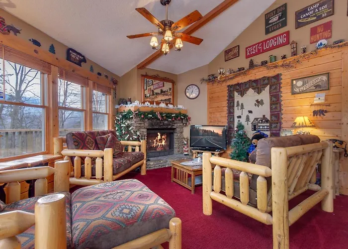 Country Cozy, 2 Bedroom, Pool Access, Hot Tub, Fireplace, Sleeps 6