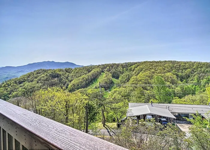 Mountaintop Gatlinburg Condo With Community Pool