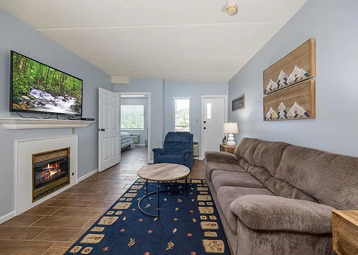 Bearfoot Lodge Gatlinburg Condo, Free Parking, & Only A 12 Mile From Ripley\'S Aquarium