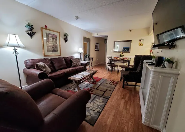 Lowest Prices Of The Year Downtown Gatlinburg Suite, Close To Everything, Free High Speed Wifi, Private Balcony, Pool, Hot Tub, Sleeps 8