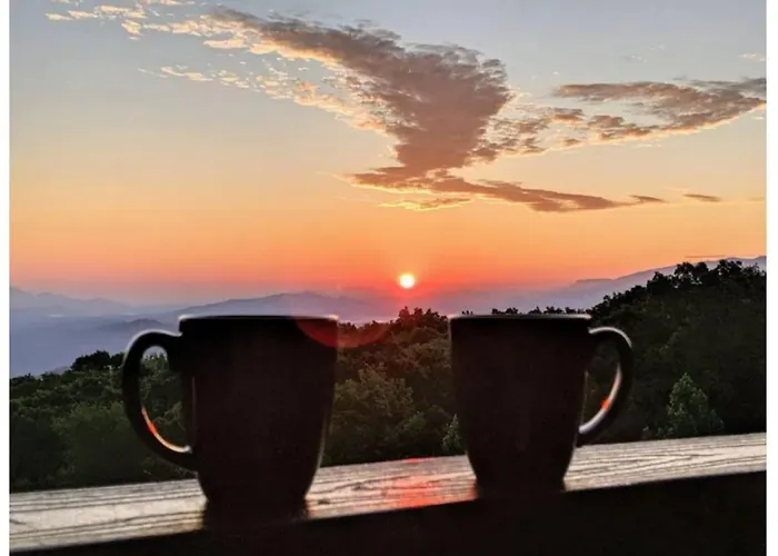 Wow Views!!-Mountain Escape-Outdoor Pool-Close To Downtown-Wifi-Cable-Private Balcony