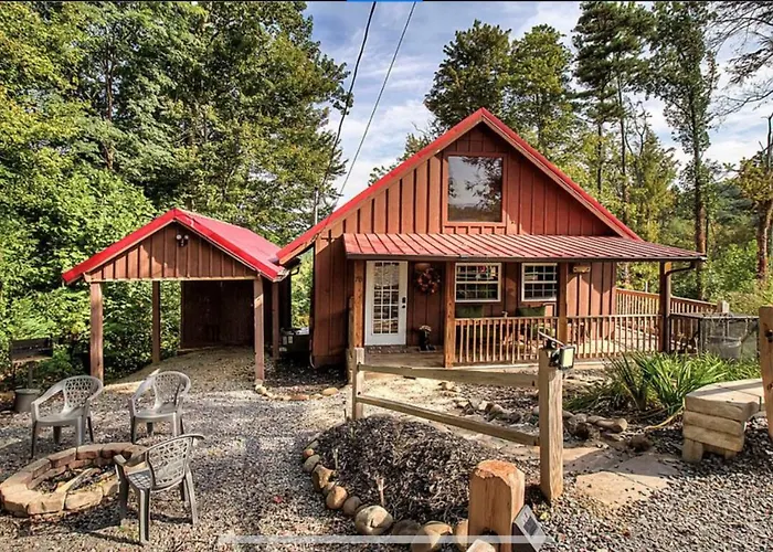 Cozy Cabin With Mountain Views And Easy Access To All Attractions