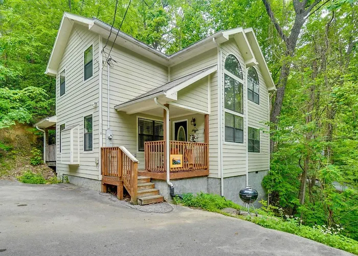 Gatlinburg Vacation Rental Balcony With Hot Tub!