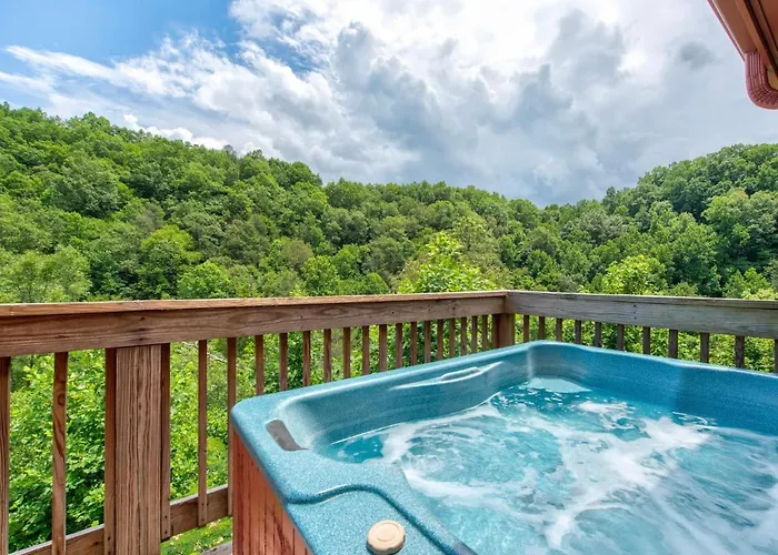 Alexas Hideaway, 1 Bedroom 1 Loft, Pool, Hot Tub, Wifi, Sleeps 6