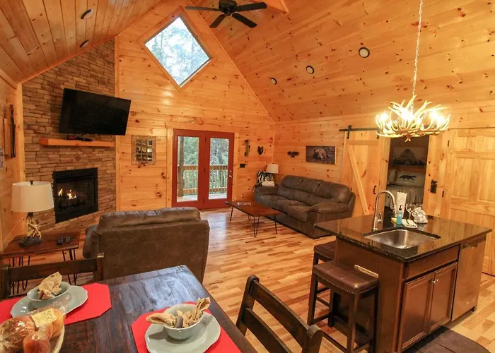 210 Cubs In The Treetops - Luxurious Cabin In Gatlinburg