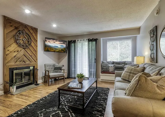 Cozy Resort-Style Gatlinburg Condo Indoor Pool!