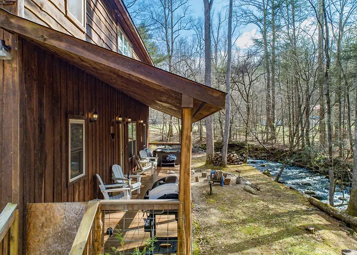 Ashberry By Avantstay Large Cabin Surrounded In Pine Tree W River Views Game Room