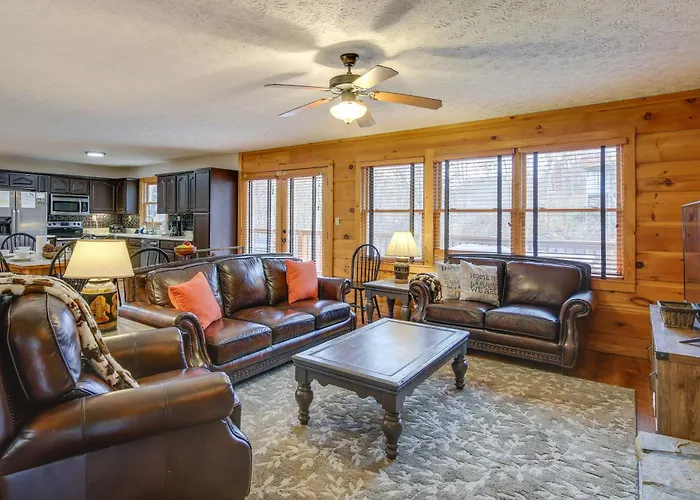 Pet-Friendly Gatlinburg Retreat With Hot Tub!
