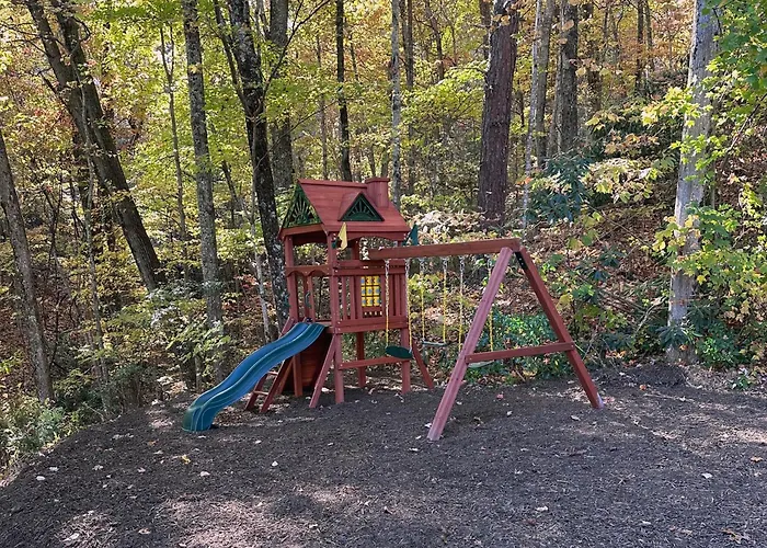 Beautiful Mountain Views And Privacy. Minutes To Downtown Gatlinburg And National Park