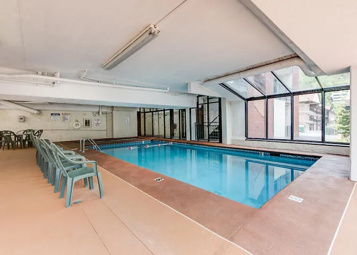Beary Convenient Is A Newly Renovated King Suite Condo In The Heart Of Gatlinburg With Pools