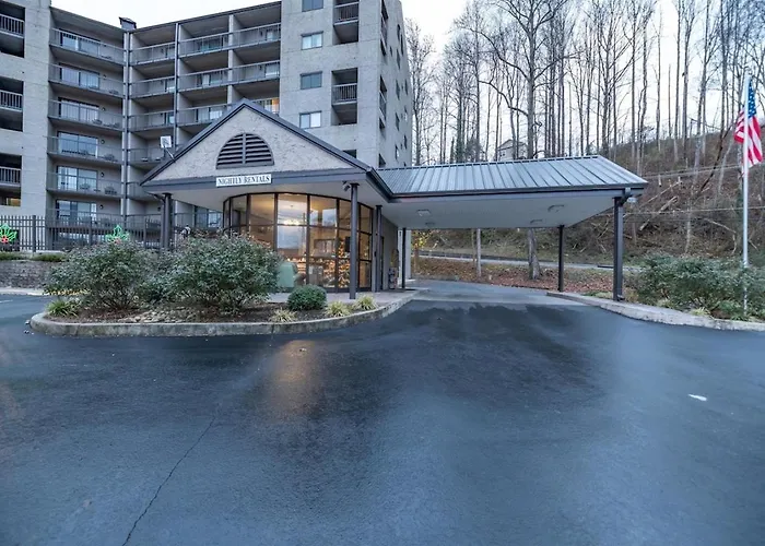 Modern Style, 2 Bed Condo, Pool In Gatlinburg!