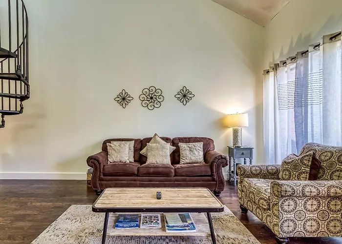 Gatlinburg Mountain Townhome With Pool Access!