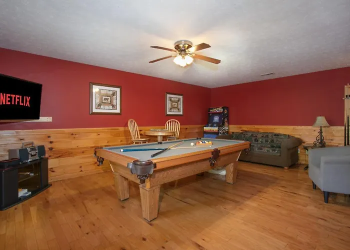 Bears Corner W/ Hot Tub, Arcade & Community Pool!