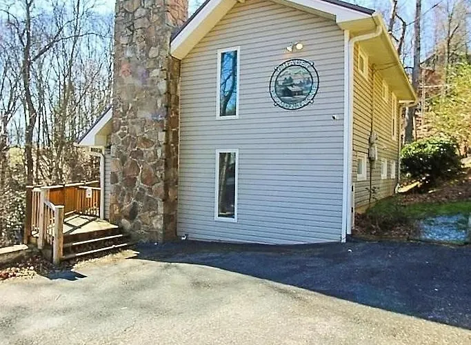 Whispering Bears Chalet