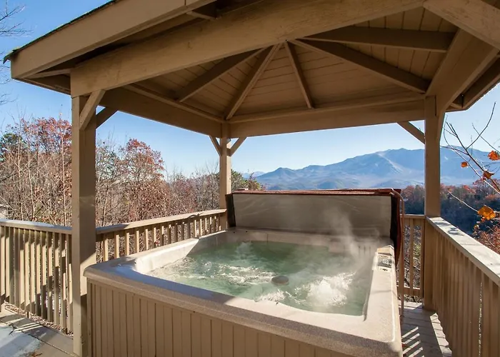 Heights Retreat - Mountain Views & Hot Tub