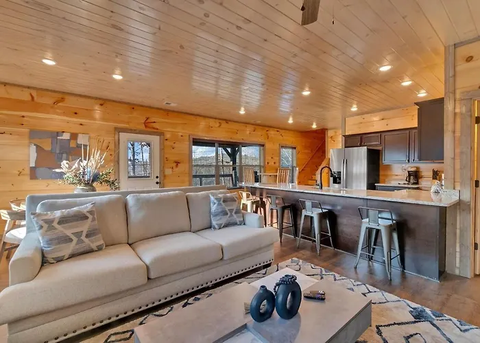Honeybear Hideaways - Luxury Gatlinburg Smoky Cabin With Indoor Pool And Hot Tub