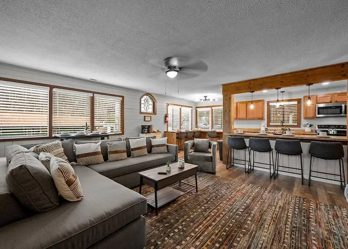 Cozy Blue Cottage With Hot Tub, 5Min To Downtwn Gatlinburg
