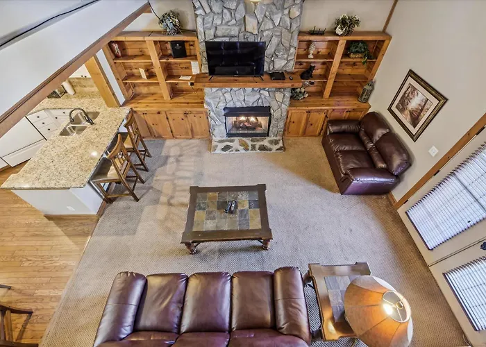Beautiful Lofted Condo, Centrally Located