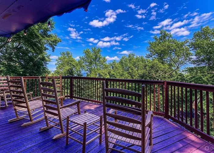 Three Bears Den, Hot Tub, Pool Table, Pool Access, 1089 Free Tickets Each Paid Day, Dollywood Inclu