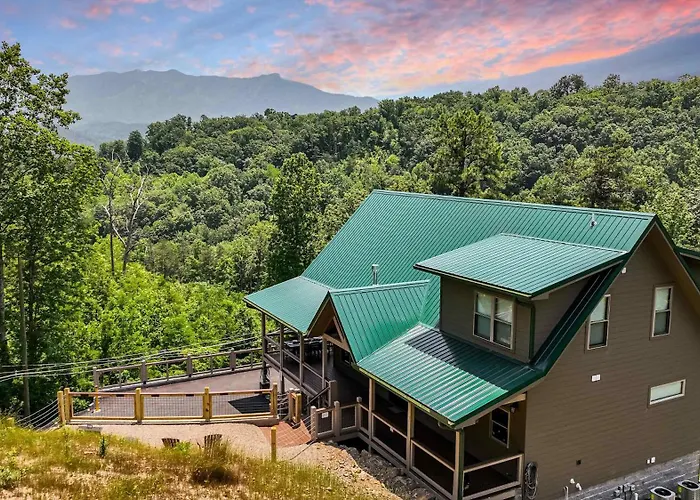 New Luxury Lodge - Gatlinburg - Mountain View!