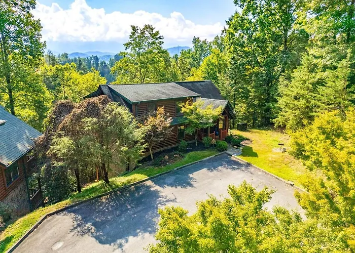 The Big Easy Spacious Mountain Retreat Hot Tub Deck Premier Location