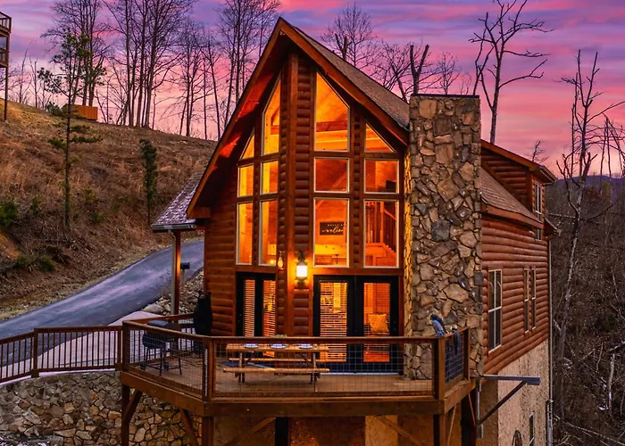 Hilltop Hideaway Cabin W Hot Tub & Pool Access