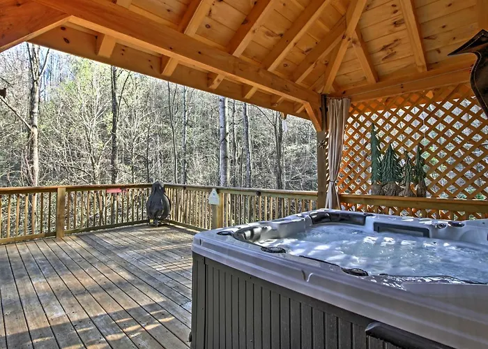Tree Top Dream Cabin With Hot Tub In Gatlinburg!