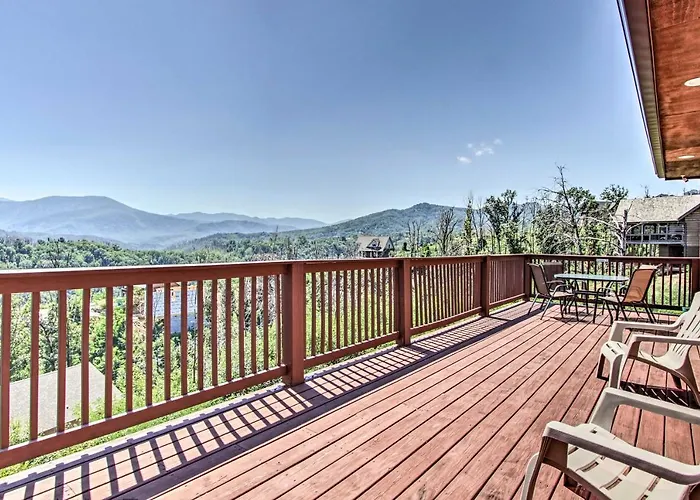 Mountain-View Gatlinburg Cabin With Private Hot Tub!