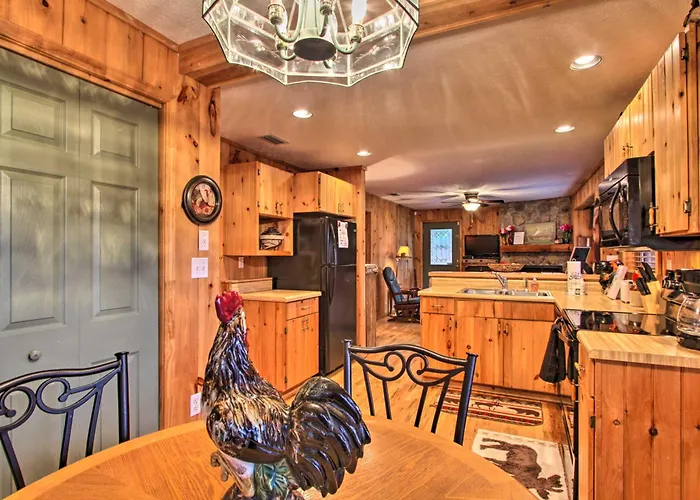 Private Gatlinburg Cabin Pet Friendly With Hot Tub!