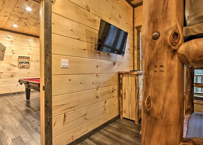 Luxe Cabin With Home Theater Less Than 2 Miles To Gatlinburg