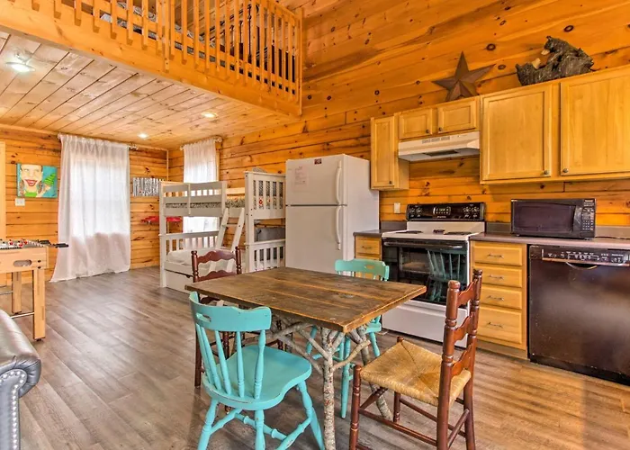 Studio Cabin With Loft And Hot Tub Less Than 5 Mi To Downtown!